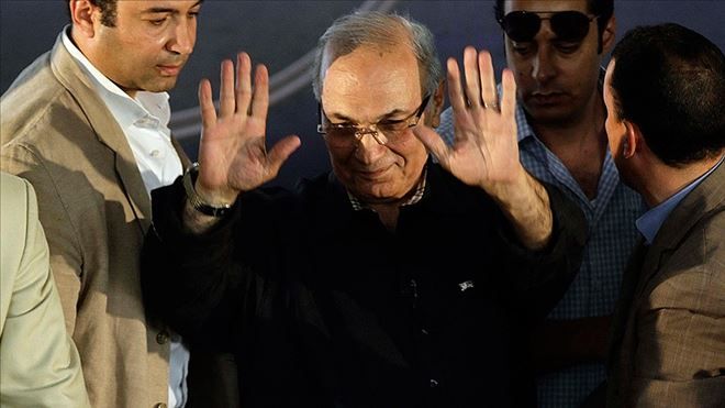 Eski Mısır Başbakanı Şefik BAE´den ayrılıyor