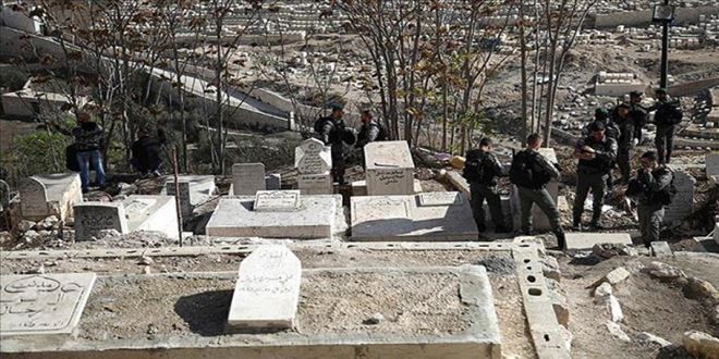 İşgal Güçleri Müslümanların Mezarlığına da Göz Dikti 