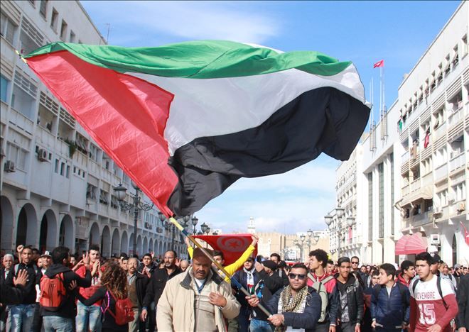 Filistinliler protesto için Kudüs sokaklarında