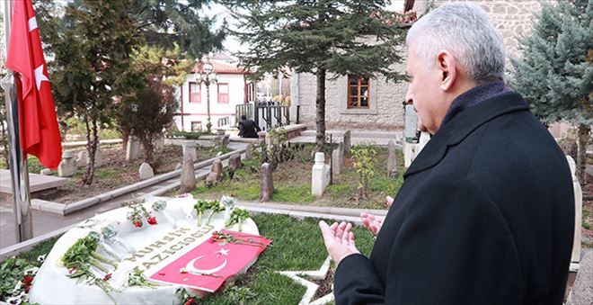 Başbakan Yıldırım, Muhsin Yazıcıoğlu´nun mezarını ziyaret etti