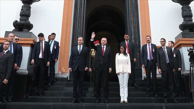 Cumhurbaşkanı Erdoğan, Simon Bolivar Anıt Mezarı´nı ziyaret etti