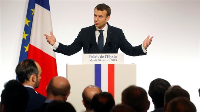 Fransızlara göre Macron otoriter