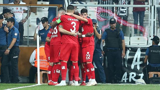 Antalyaspor Beşiktaş´ı 3 golle yendi