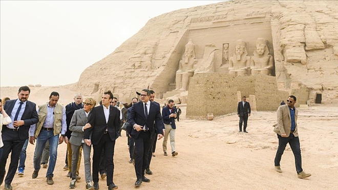 Macron: Sisi ile insan haklarını görüşeceğim
