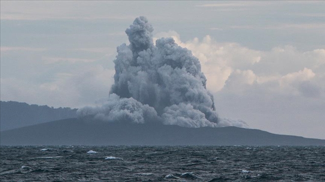 Anak Krakatau Yanardağı´nda bir günde 37 patlama oldu