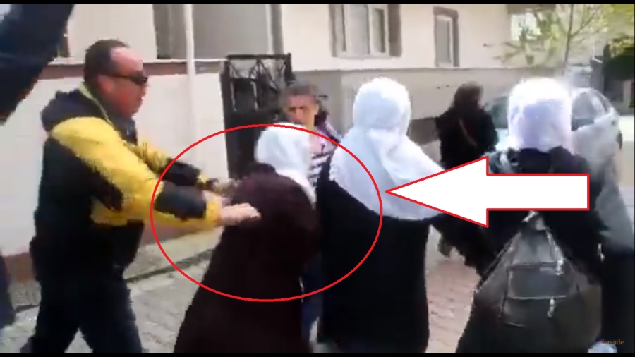 Gebze Cezaevi önünde polis annelere hakaret edip jopla taciz etti!