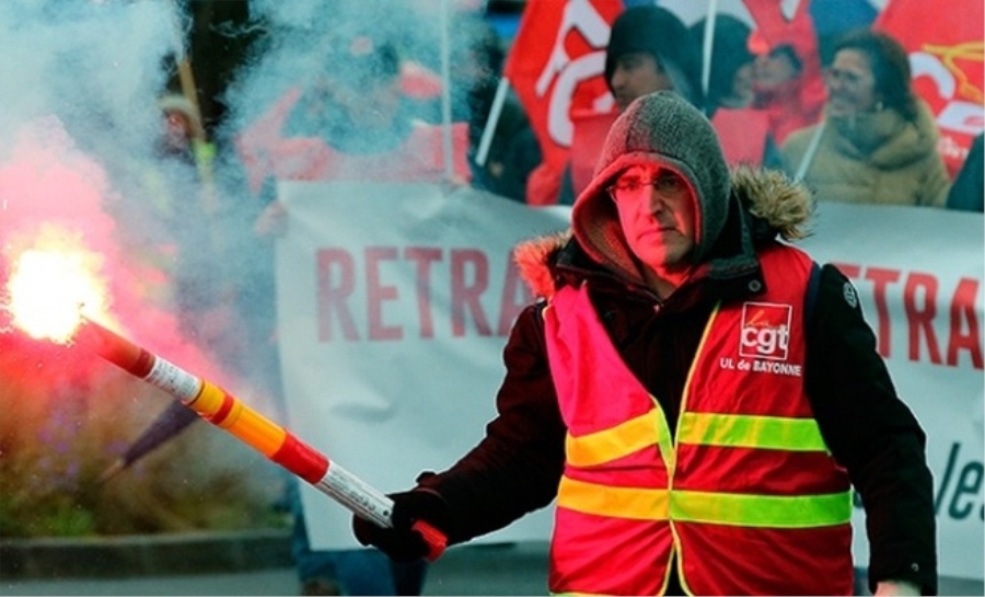Fransa’da grevler rekora koşuyor