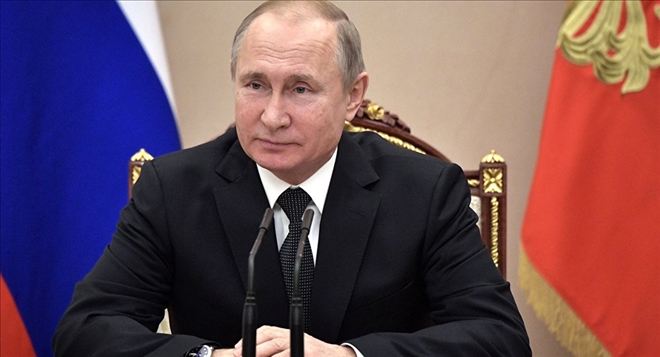 Putin: Ordu ve donanmayı güçlendirmeye yönelik adımlar savunma nitelikli