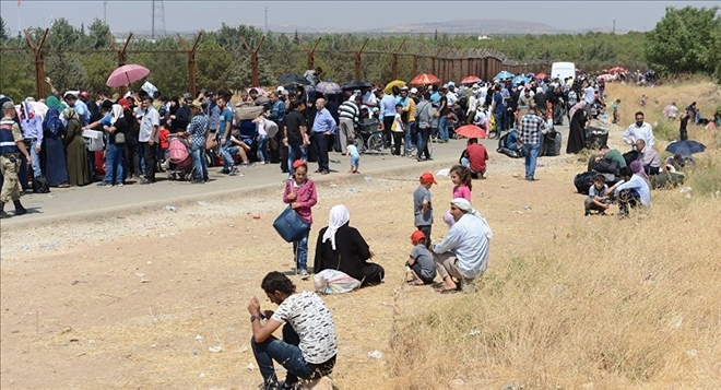 Suriyeli sığınmacılar, bayram için Kilis´in Öncüpınar Sınır Kapısı´nda?Türkiye´deki Suriyeli sığınmacılardan çok Lübnan´dakiler evlerine döner´