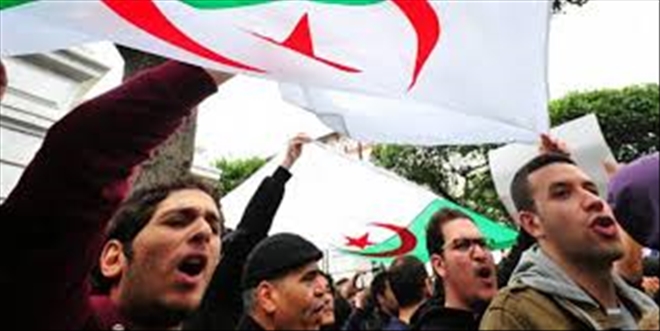 On Binlerce Cezayirli Buteflika´ya Karşı Protesto Gösterileri Düzenliyor Kaynak: On Binlerce Cezayirli Buteflika´ya Karşı Protesto Gösterileri Düzenliyor 