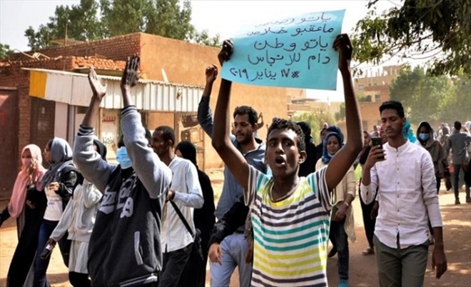 Sudanlılar devletin başına sivil hükümet istedi