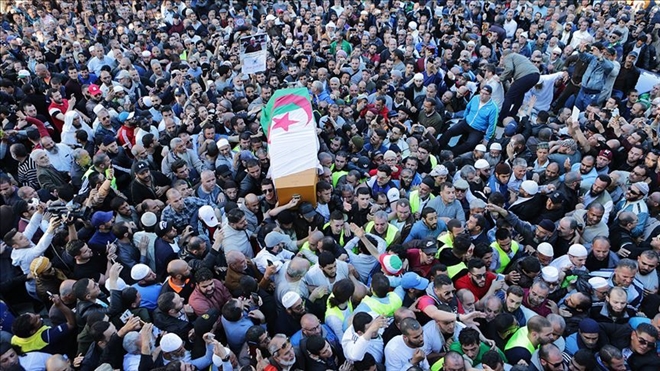 Cezayir İslami Selamet Cephesi lideri Medeni´nin cenazesi defnedildi