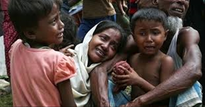 Myanmar ordusu tarlada çalışan Arakanlı Müslümanlara helikopterle saldırdı: 20 ölü