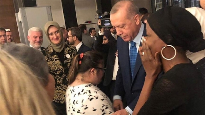 Erdoğan Müslüman olan şarkıcı Della Miles´ı tebrik etti