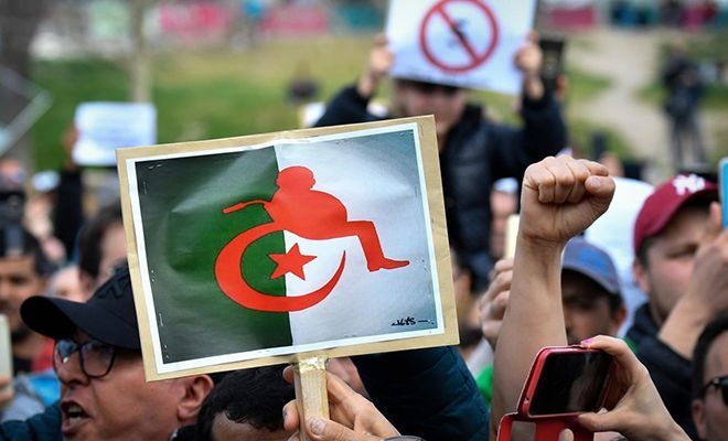 Dikta yönetimi ve istikrarsızlık arasında: Cezayir