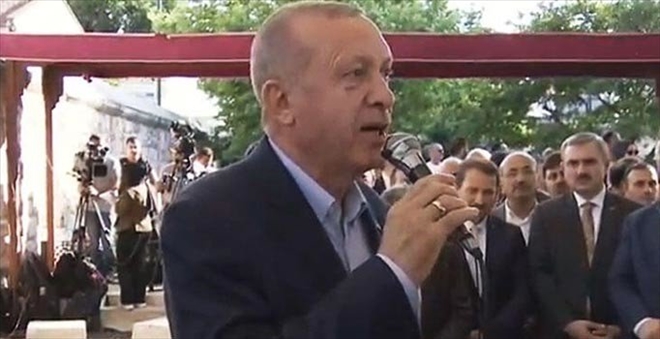 Erdoğan: Mursi´nin naaşından korkacak kadar hafifler