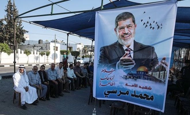 Gazze ve Katar´da Mursi için taziye çadırı kuruldu