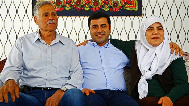 Söyleşi Selahattin Demirtaş´ın annesi: Erdoğan Bey korkmasın, oğlumu bıraksın; ona siyaset yaptırmayacağım!