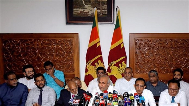 Sri Lankalı 9 Müslüman bakan istifa etti..