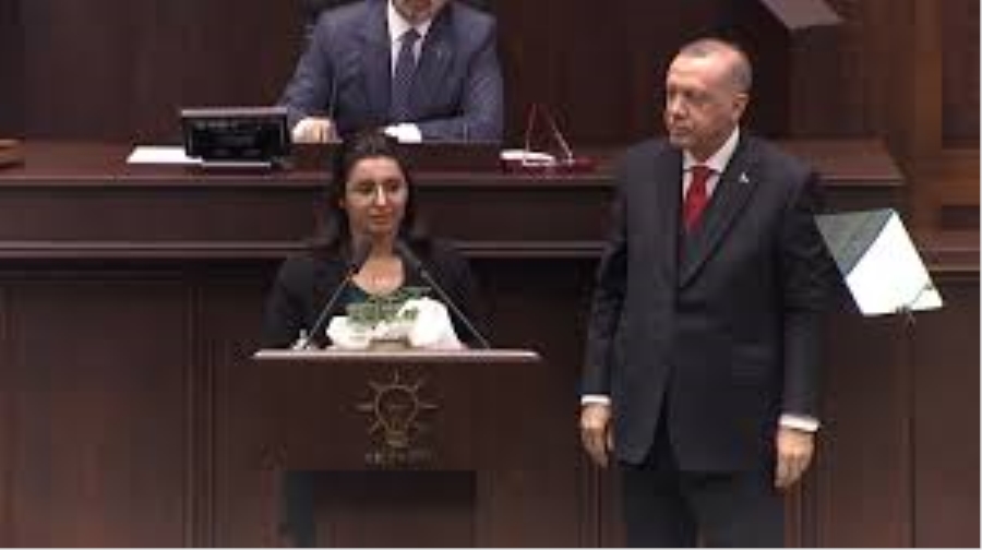 Cumhurbaşkanı Erdoğan, kürsüyü şehit Mehmet Şirin Demir’in kızına bıraktı