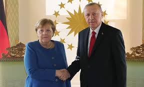 “Erdoğan için kırmızı halı seriyorlar Yunanistan’a ise dikenler”