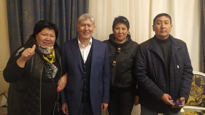 Kırgız muhalifler hapishane basıp eski başkan Atambayev’i kaçırdı!