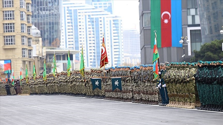 Zafer Geçidi Töreni Başladı... Aliyev: Yaşasın Dağlık Karabağ