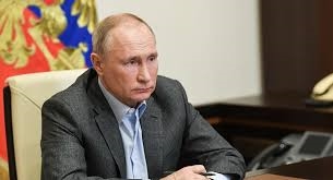 Putin: Yurtdışındaki Rus gazetecilerin hak ihlallerine daha hızlı ve daha sert tepki verilmeli  
