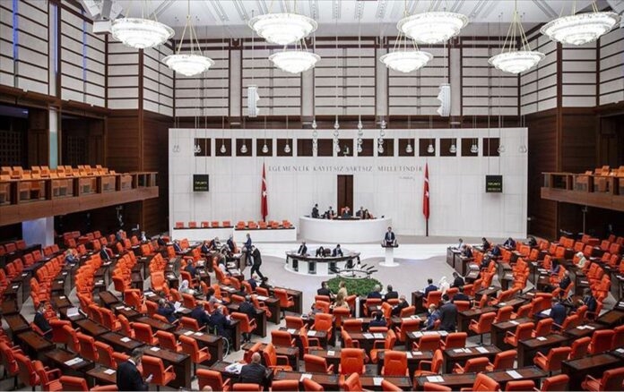 Çıplak Arama Önergesi AK Parti ve MHP oylarıyla reddedildi