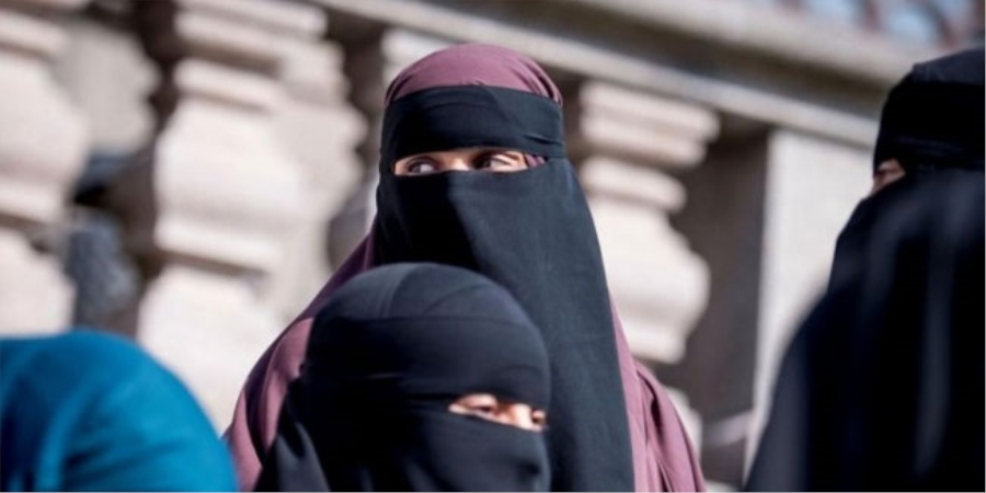 “Burkayı savaş açanlar şimdi burka-şal öneriyor”
