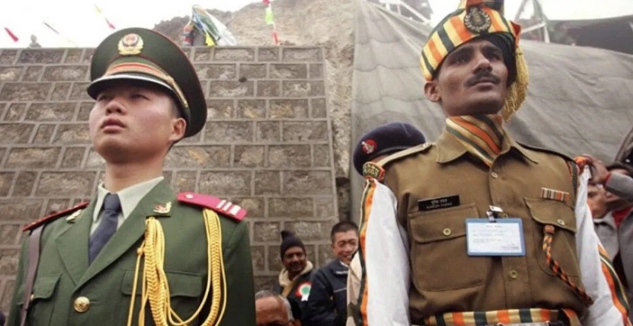 Çin ile Hindistan askerleri arasında silahlı çatışma
