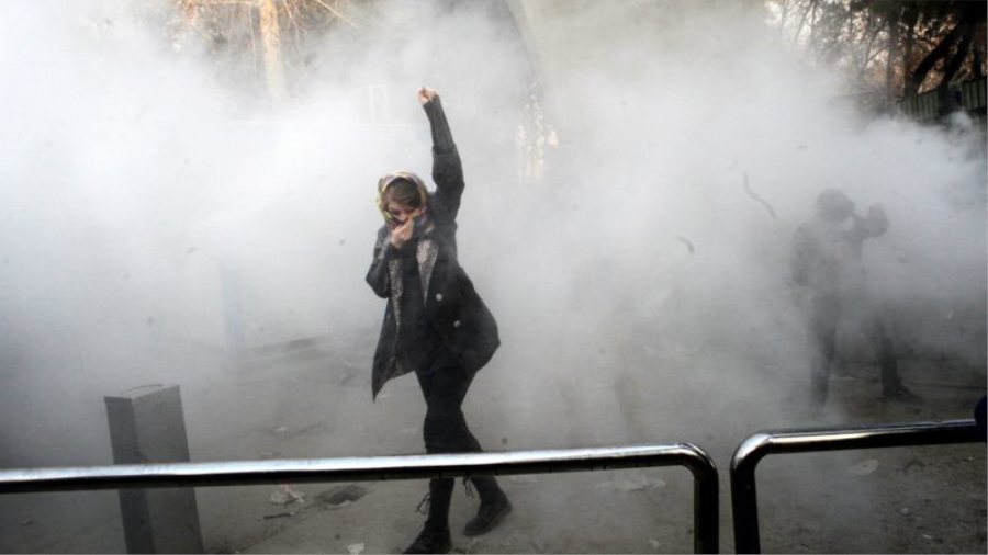Ekonomisi baş aşağı giden İran, geçen kasım ayına dönmekten korkuyor