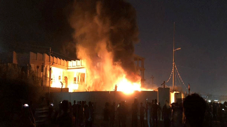 Basra’da parlamentoya ait ofis ateşe verildi