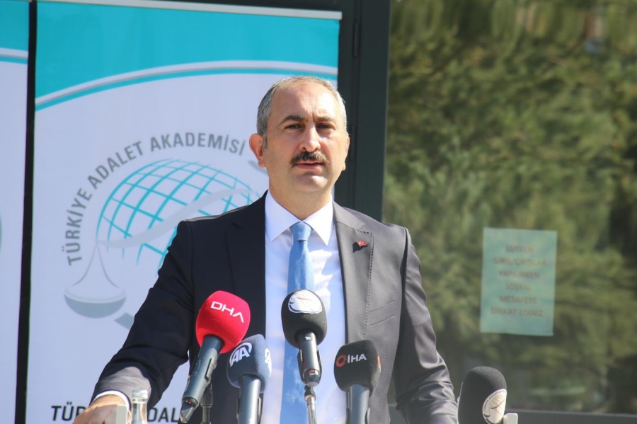Adalet Bakanı Gül uyardı: Kimse toplum yargıçlığına soyunmasın