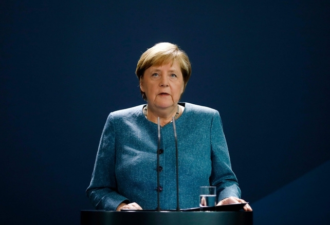 Merkel: Bu zehirlenme yoluyla öldürme girişimidir