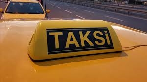 Video: Taksici karşıya geçmek için 