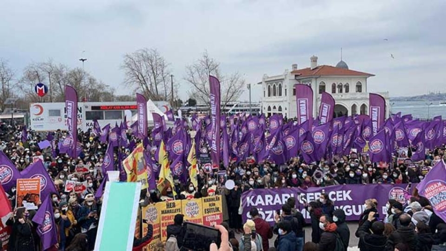 İstanbul Sözleşmesi kadının erkek kimliğine dönüştürülmesini hedefliyor