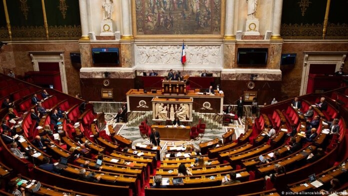 Fransa’da “İslamcı bölücülükle mücadele” yasası meclisten geçti