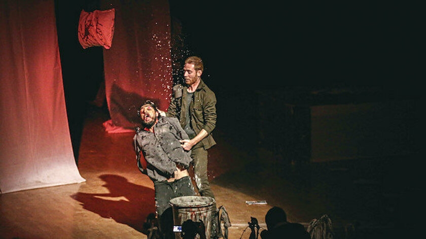 Rejimin işkenceleri tiyatro sahnesinde