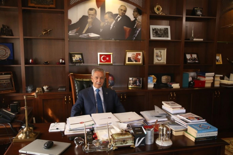Bülent Arınç, istifadan sonra konuştu, Peker olayını yorumladı: Lohusa kadınların tutuklandığı Türkiye