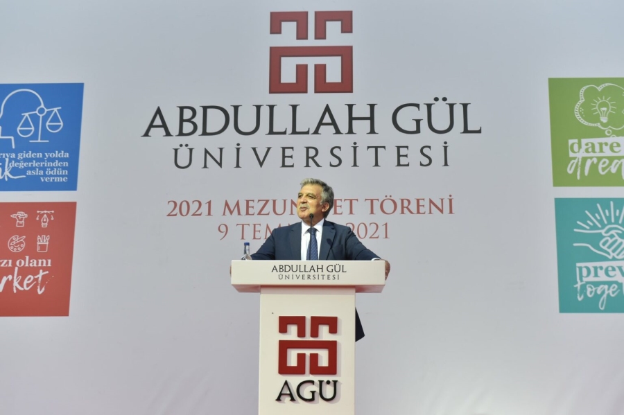 Abdullah Gül: Sarayda eğitim yapıp kaliteli öğretim üyeleri olmayan binalardan iyi mezunlar çıkmaz