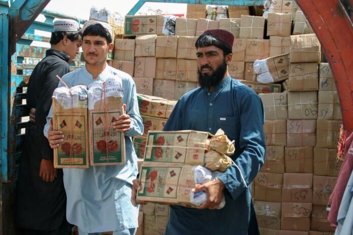 Batı dünyası yardım etmeyi düşünedursun Çin ve Pakistan yardımları Afganistan’a ulaştı