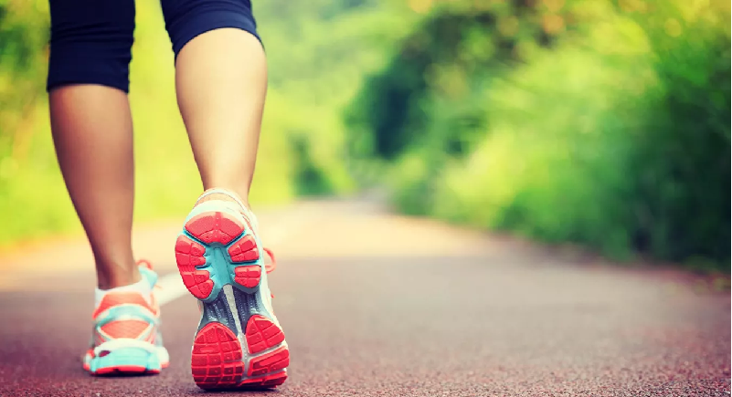 Günde 7 bin adım atmak daha uzun ve sağlıklı bir yaşam sunuyor..