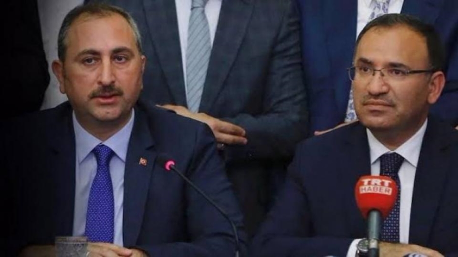 Adalet Bakanı Abdülhamit Gül istifa etti yerine Bekir Bozdağ geldi
