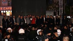MHP’li Arzu Erdem polis zoruyla sahnede: 