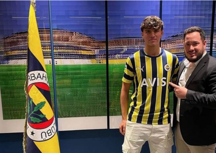 Fenerbahçe, IKYB bayrağına “Her biji” yazdığı iddia edilen futbolcudan vazgeçti
