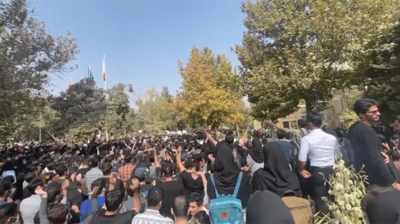 İran’ın Haş kentinde göstericilere saldırı: 16 ölü, onlarca yaralı