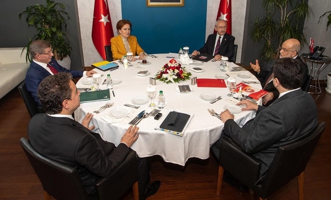 Ev sahibi Davutoğlu: Altılı masa dördüncü kez bir arada
