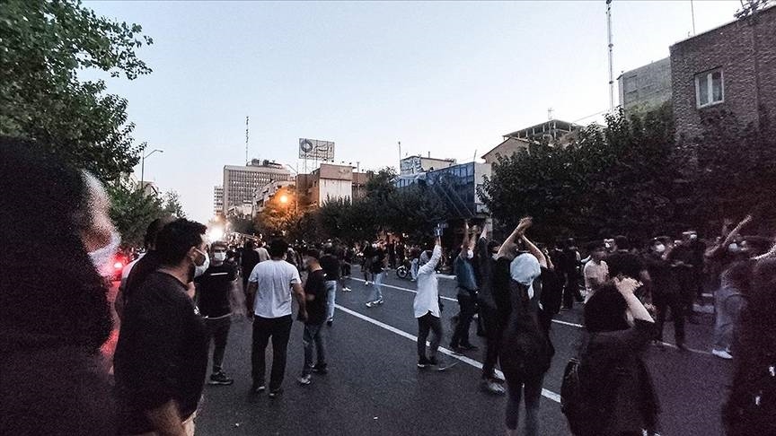 İran devlet televizyonu, rejim karşıtı protestolarda ölenlerin sayısının 35