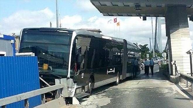 BOĞAZİÇİ KÖPRÜSÜ´NDE METROBÜS KAZASI